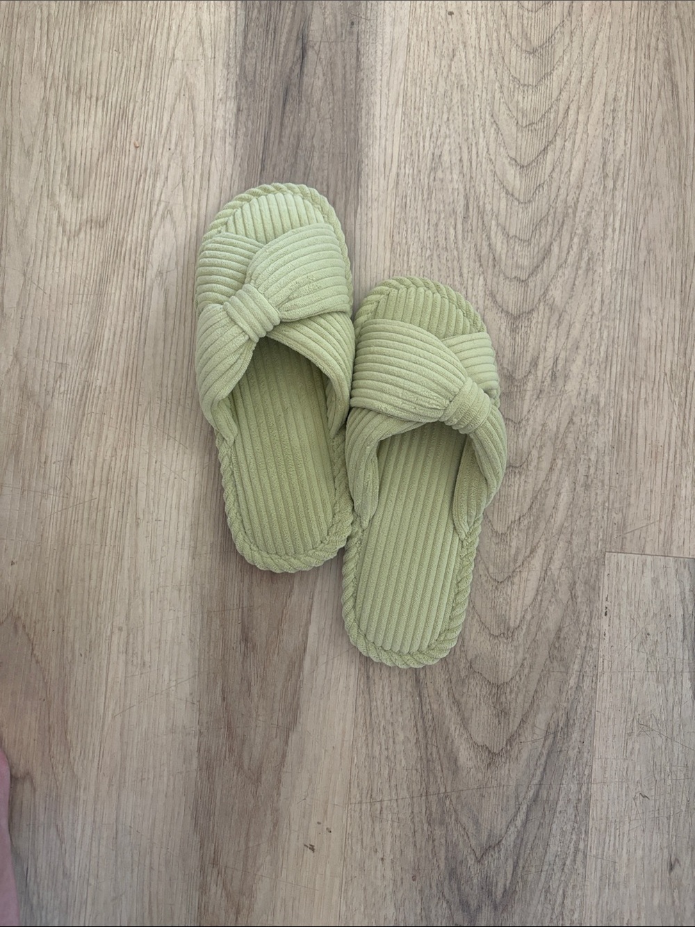 Women's Knotted Slide Slippers in Light Green size 9/10 new